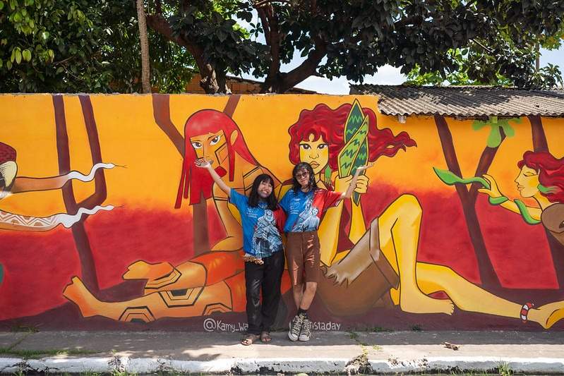Projeto Parintins Galeria Cidade Aberta valoriza a participação feminina na criação dos murais da cidade